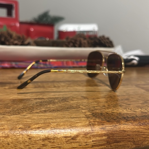 Practically new because I bought for my fiancée and he never wore them - Picture 2 of 4